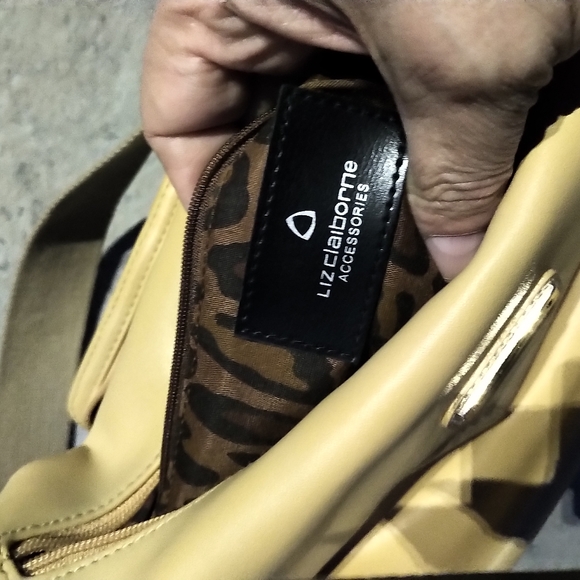 😄😄3for$30😄😄Liz Claiborne satchel purse in Mint condition - Picture 4 of 8